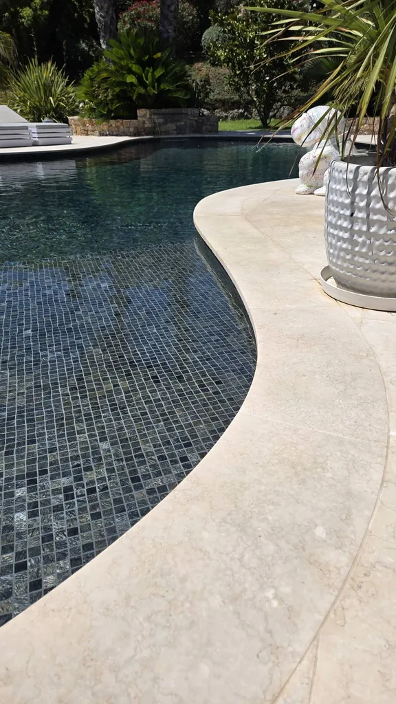Margelle de piscine arrondi 
