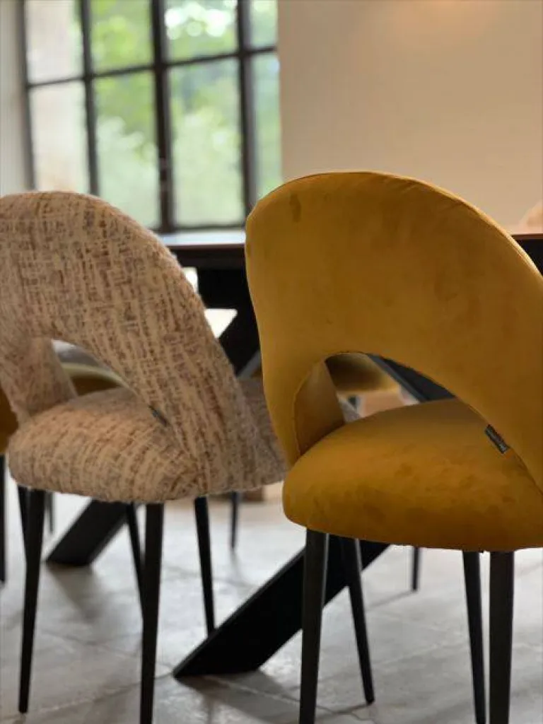 Une ferme XVIII eme en situation dominante à Ménerbes dans le Luberon.