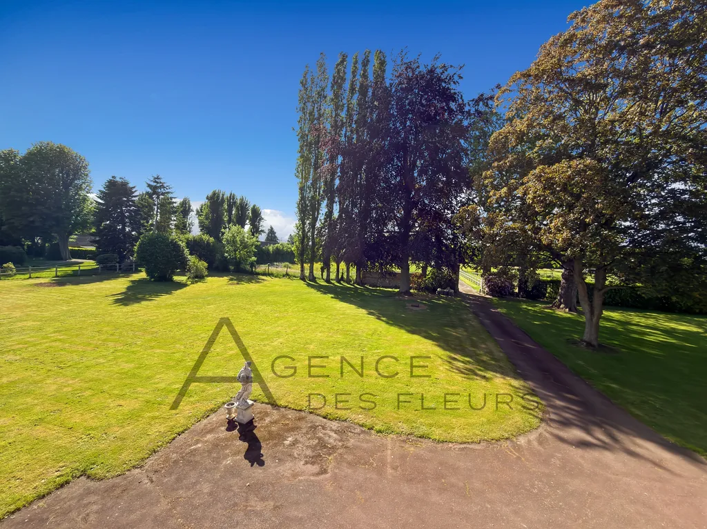 À vendre, propriété d'exception de 265 m² sur un terrain de 5200 m² située à LA SAUSSAYE 27370