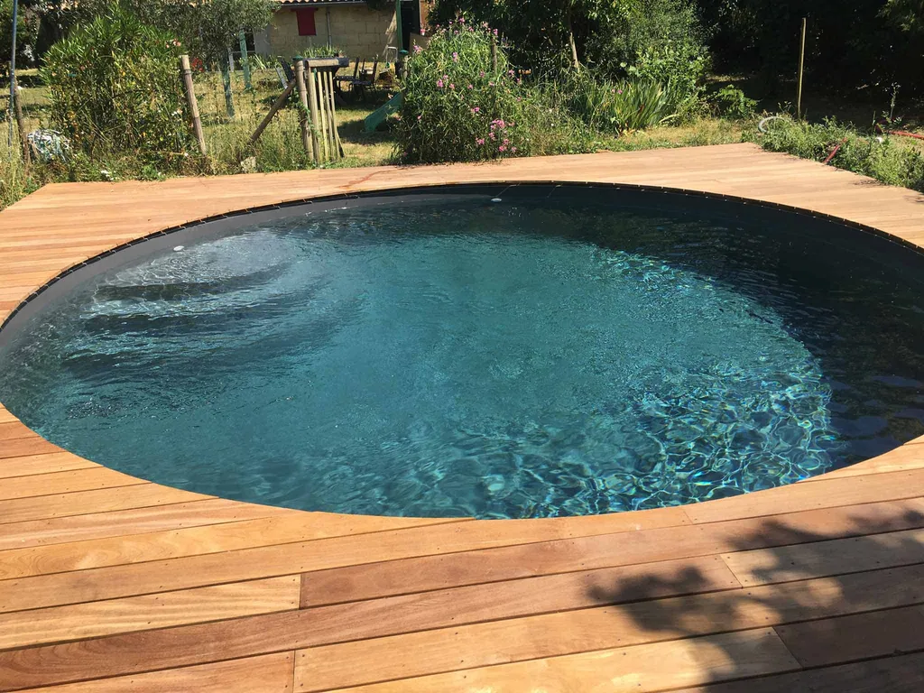 Piscine extérieure — illustration d’un projet de rénovation de bassin