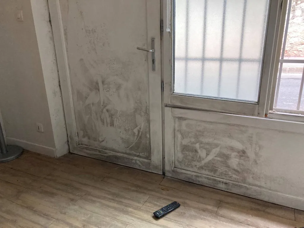 Problèmes d'humidité et de moisissures à Aimargues, région de Nîmes dans le Gard
