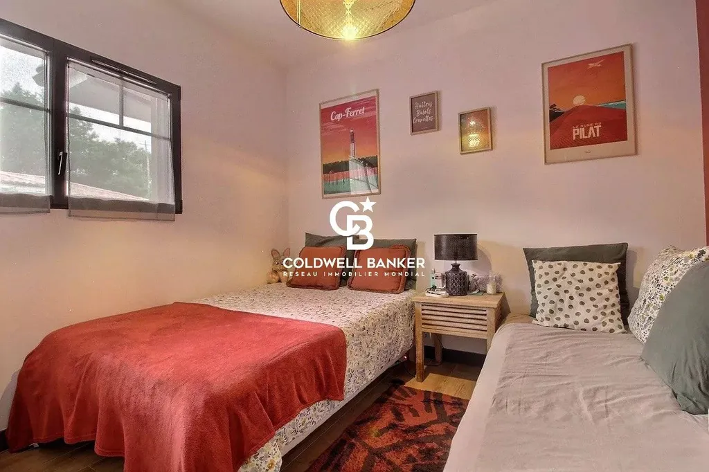 Maison à vendre à Andernos-les-Bains - contemporaine 4 chambres avec piscine et jardin paysagé