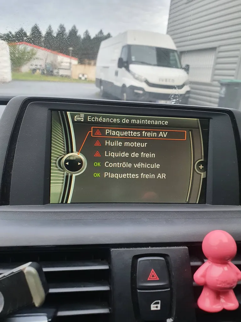 Entretien d'une série 1 BMW dans un garage spécialisé à Saucats