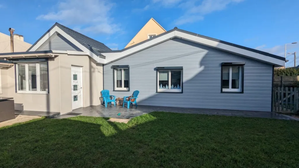 Comment traiter l'humidité des murs avec un ravalement projeté aux alentours de Fecamp et Le Havre 76