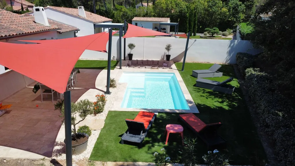 Piscine coque Rocbaron Var