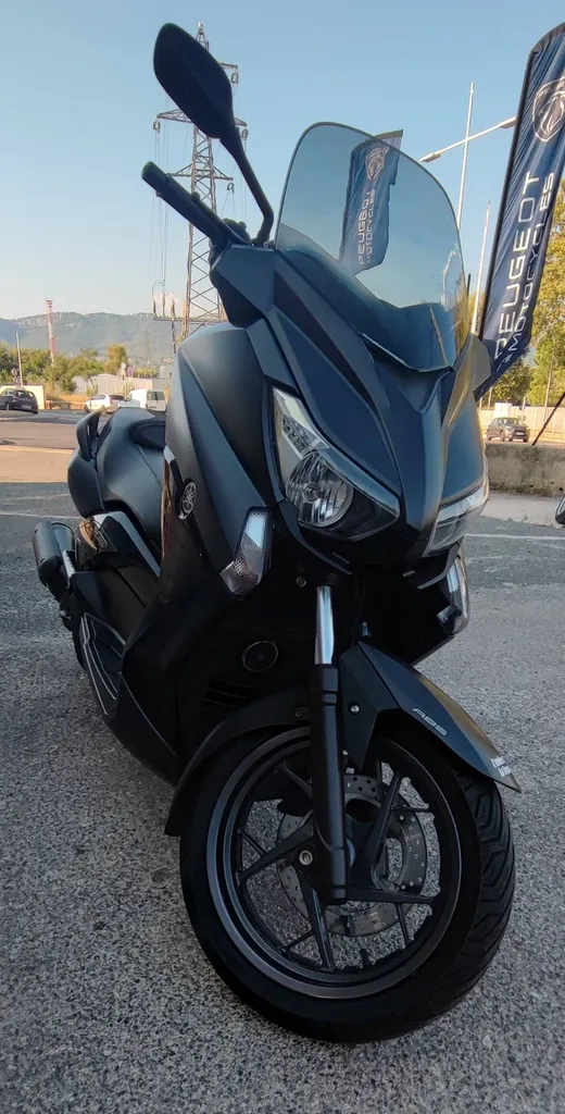 YAMAHA X-MAX du 04/2016 avec 17000 km.