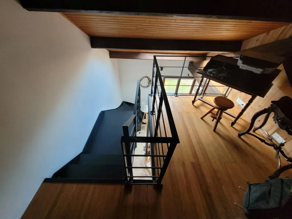 Fabrication et pose d'un escalier sur mesure en acier en gironde, à marcheprime