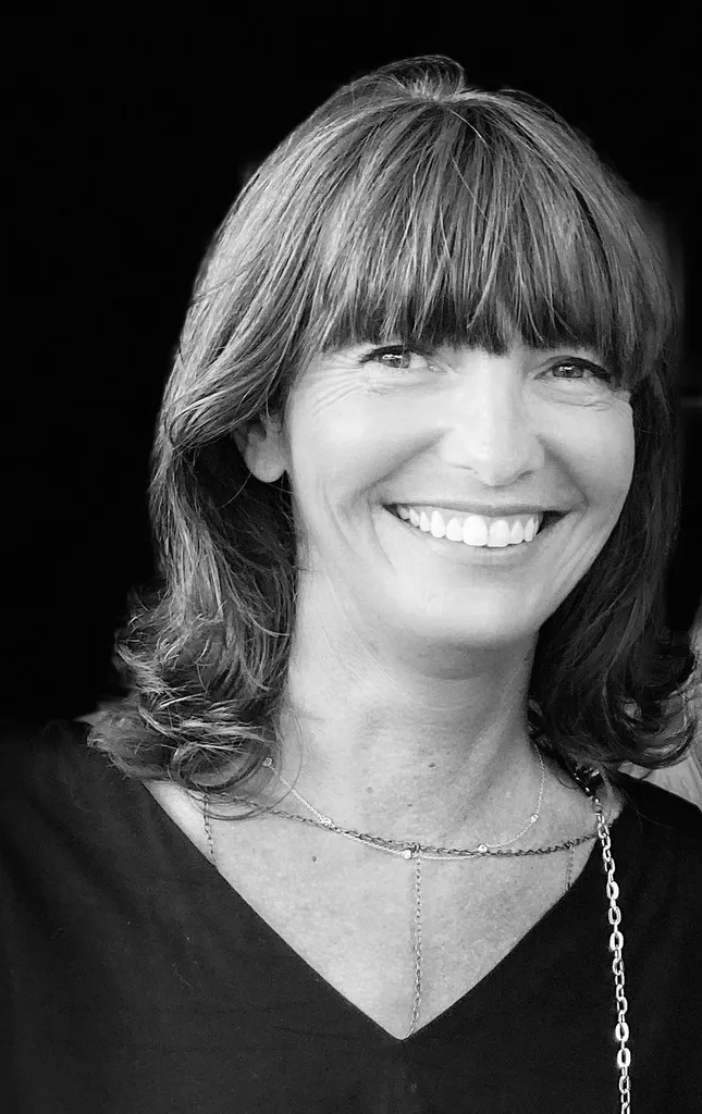 Natacha, fondatrice et gérante, met son expertise au service de votre projet immobilier à Bordeaux et sa région, avec un accompagnement personnalisé, une grande disponibilité et une écoute attentive, alliant sérieux et compétence.