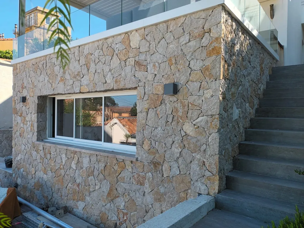 Vente de pierres de parement intérieur et extérieur à Bouc-Bel-Air près d’Aix-en-Provence pour vos projets de pierre naturelle