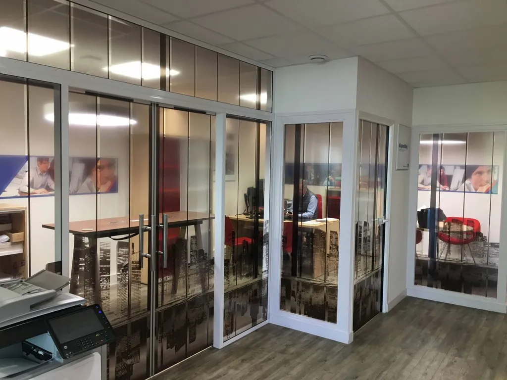 tdc-vitrophanie-cloison-vitrée-style-new-york-chantilly-axa