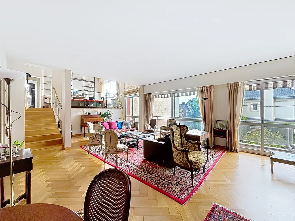 Quartier Saint-André . Appartement avec terrasse de 50 m², balcons, cave et parking boxé