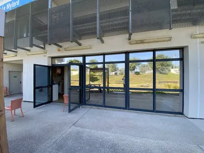 Pose de films anti-chaleur pour une salle de rééducation à Toulon