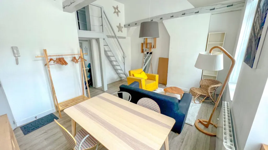 F2 - place de la Rougemare à Rouen avec terrasse privative