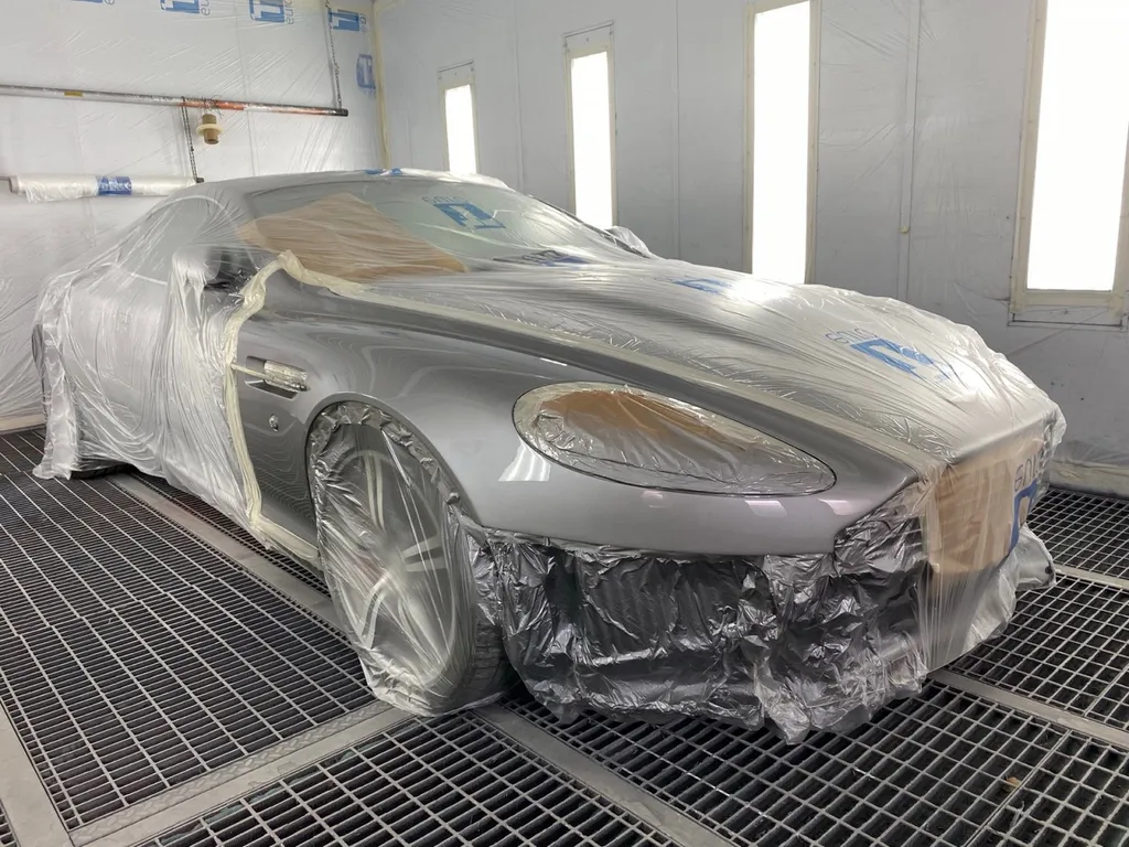 Réparation carrosserie sur Aston Martin véhicule de luxe LM 24/124 chez Platinum Carrosserie Carnoux