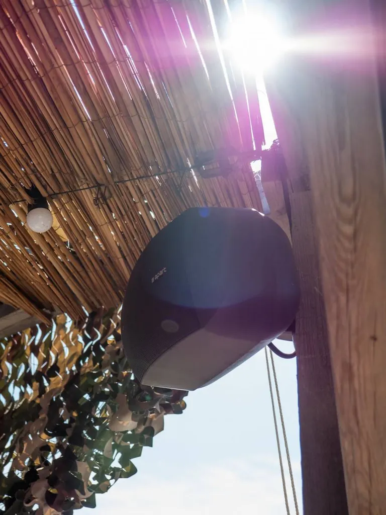 Installation sonorisation restaurant le KAINA BEACH à Hyères Var 83