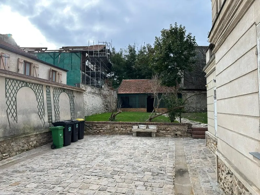 EMPLACEMENT EXCEPTIONNEL ET CHARME AUTHENTIQUE À MONTMORENCY ! A Vendre Immeuble Parc de l'hotel de ville  de Montmorency 95160