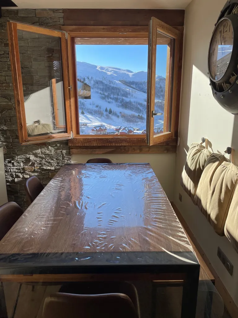 Installation fenêtres en bois mélèzes rustique à St François Longchamp