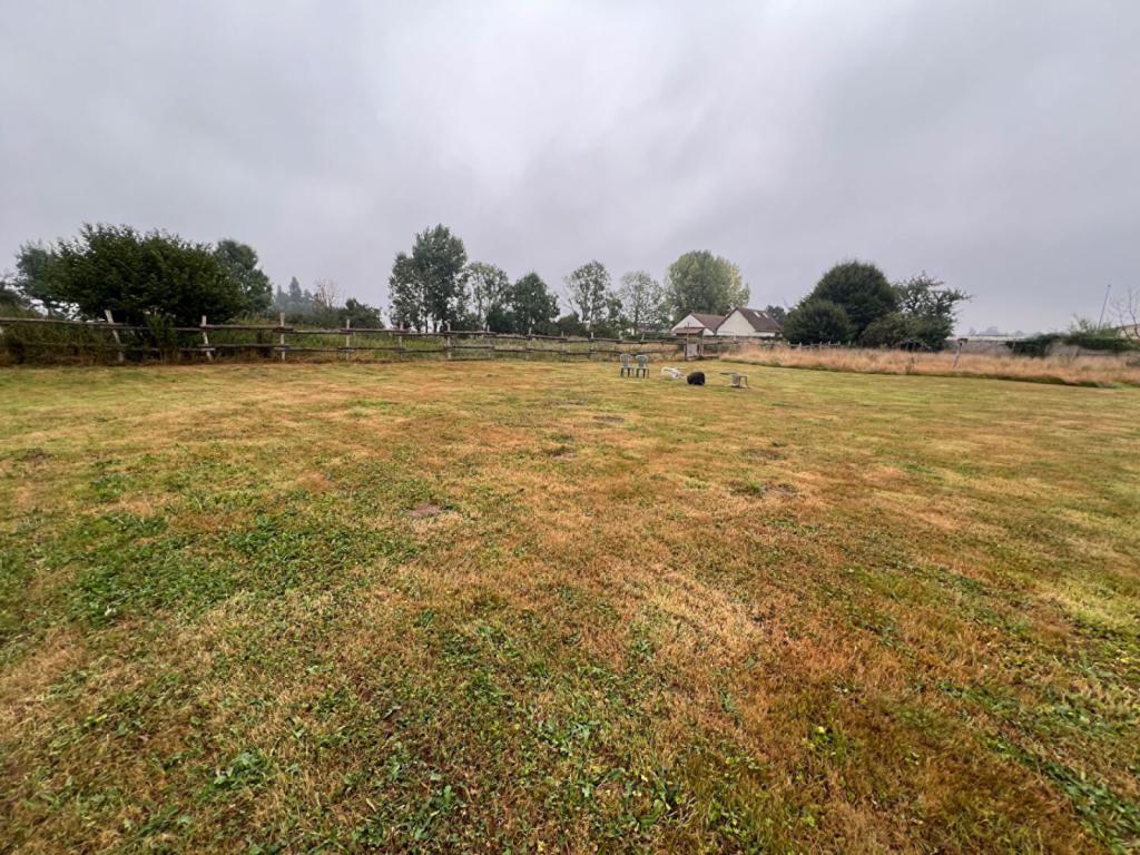 À vendre maison ancienne de 210m² sur un terrain de 5000m² située au Thuit-Signol