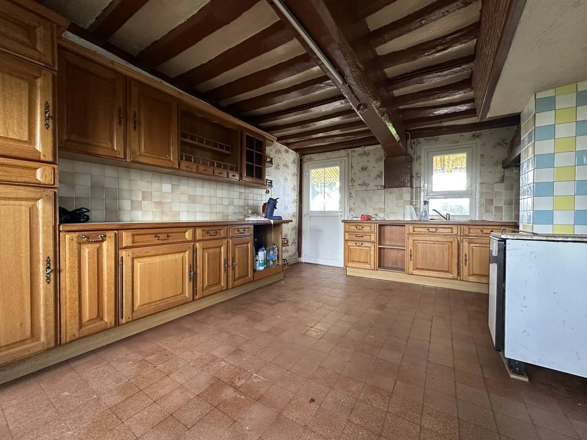 Longère d'un ancien corps de ferme du 19ème siècle, de 167,21 m² sur son terrain de 3 382 m² clos et arboré, à proximité de la commune de Saint-Saëns, 76.