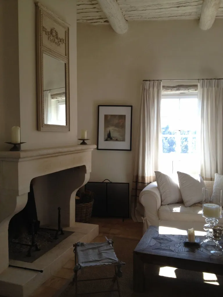 Le charme fou d'une maison de village restaurée par Sacha Houant dans le Luberon