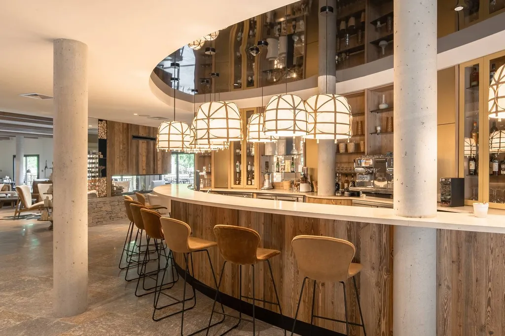 artisan professionnel plafond - Hôtel restaurant Mercure Loudenvielle - Plafonds Tendus Occitans Loudenvielle