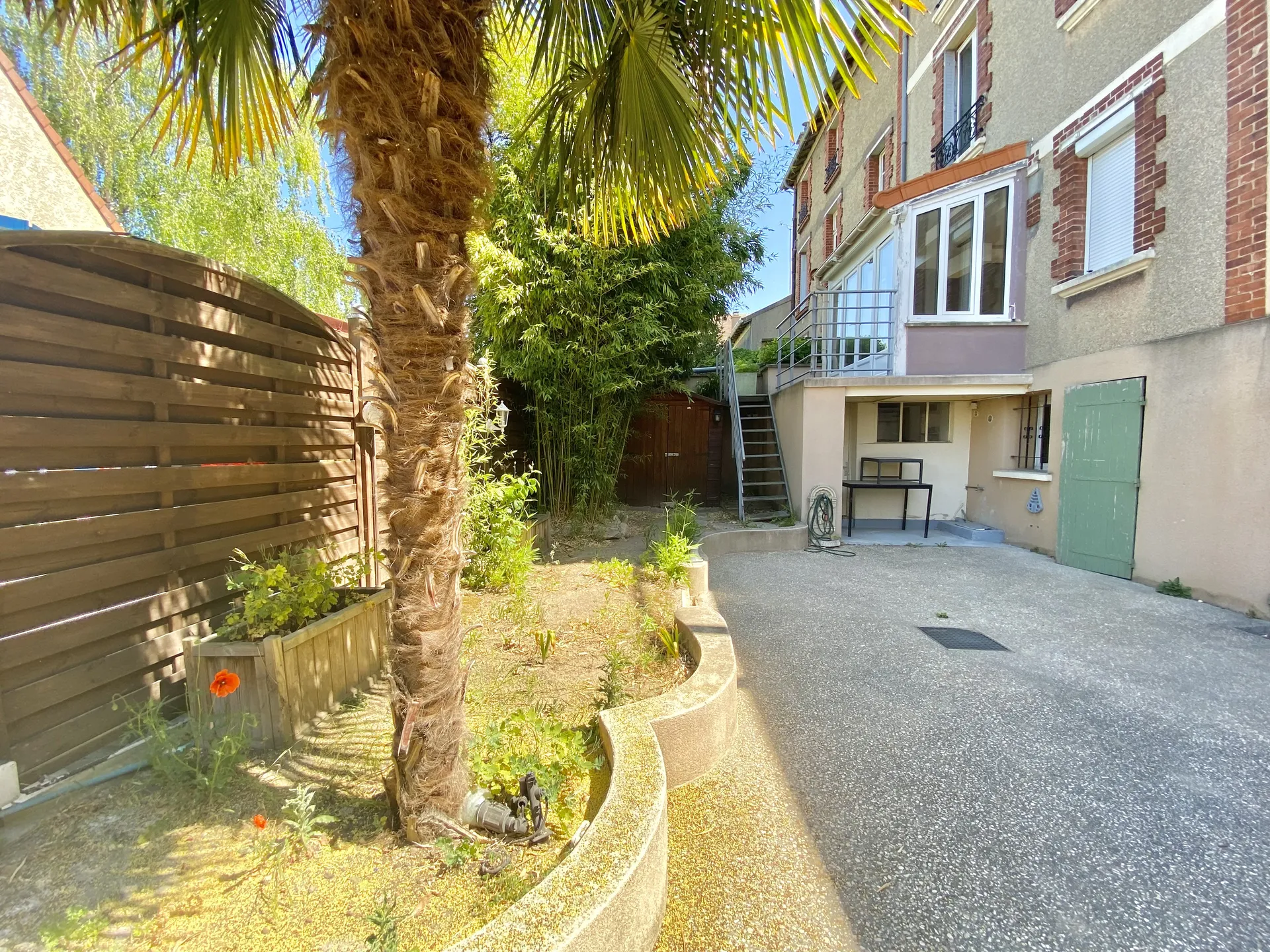 Extérieur jardin stationnement vehicules