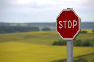 les panneaux de signalisation