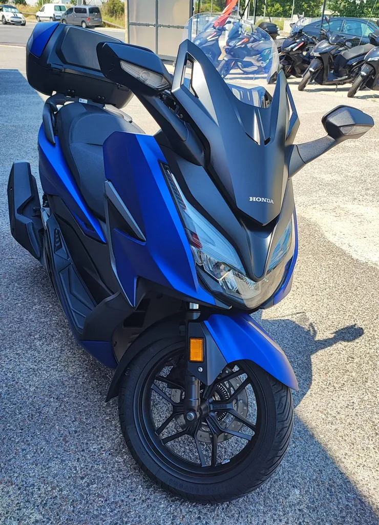 HONDA FORZA 125 TOP BOX DU 10/2022 AVEC 13000 KM.