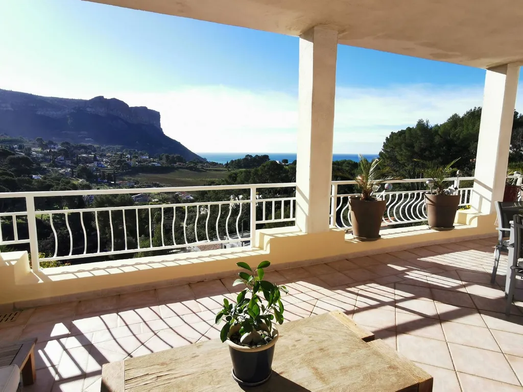 Vue mer cassis villa a vendre