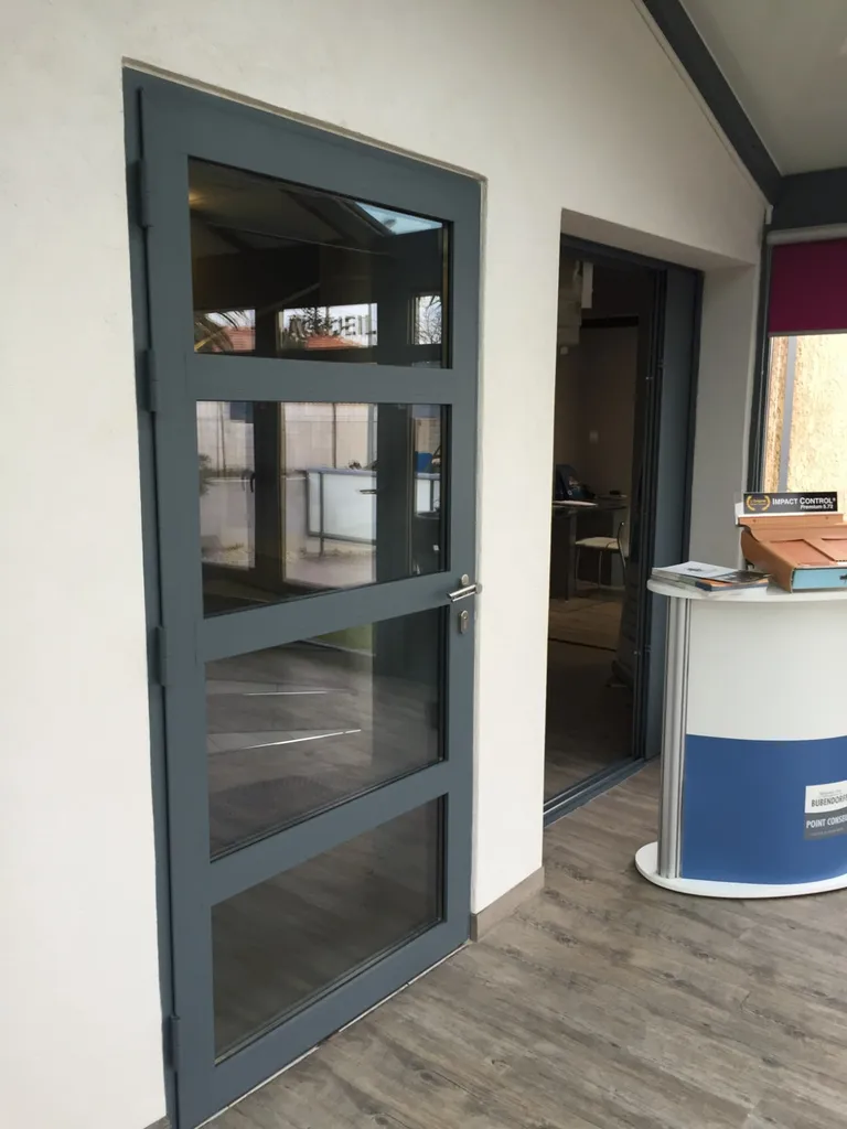 Porte alu vitrée sur Martigues