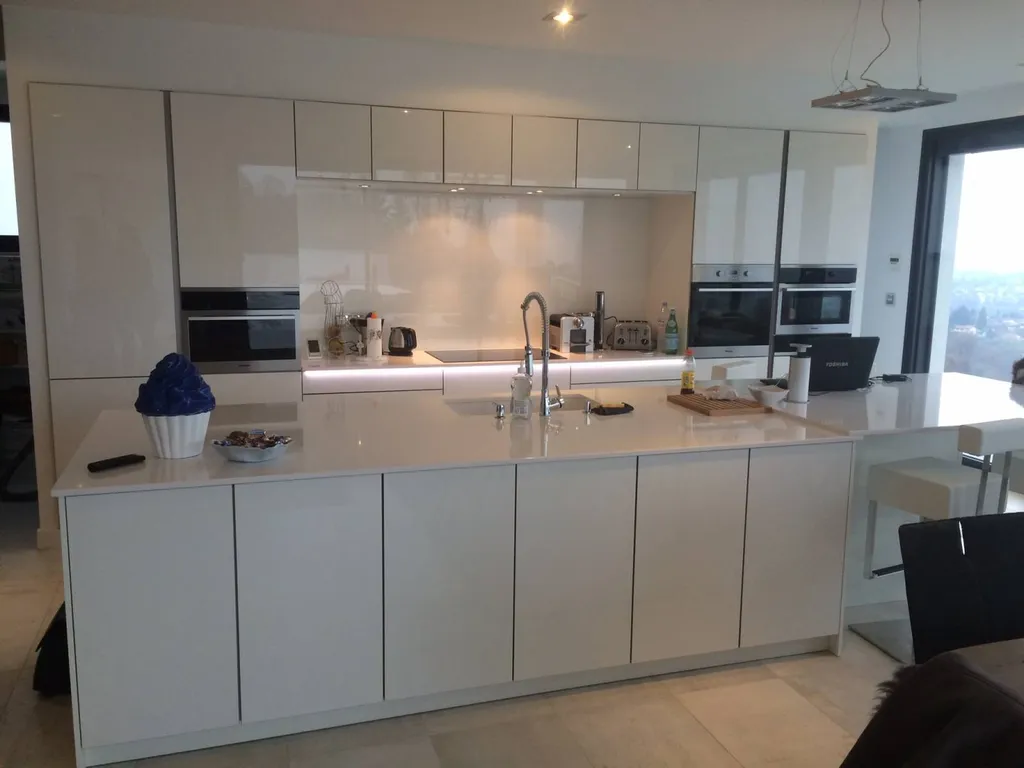 Modèle de cuisine moderne à Lyon