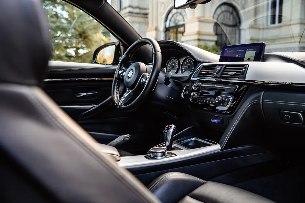 BMW M4 intérieur