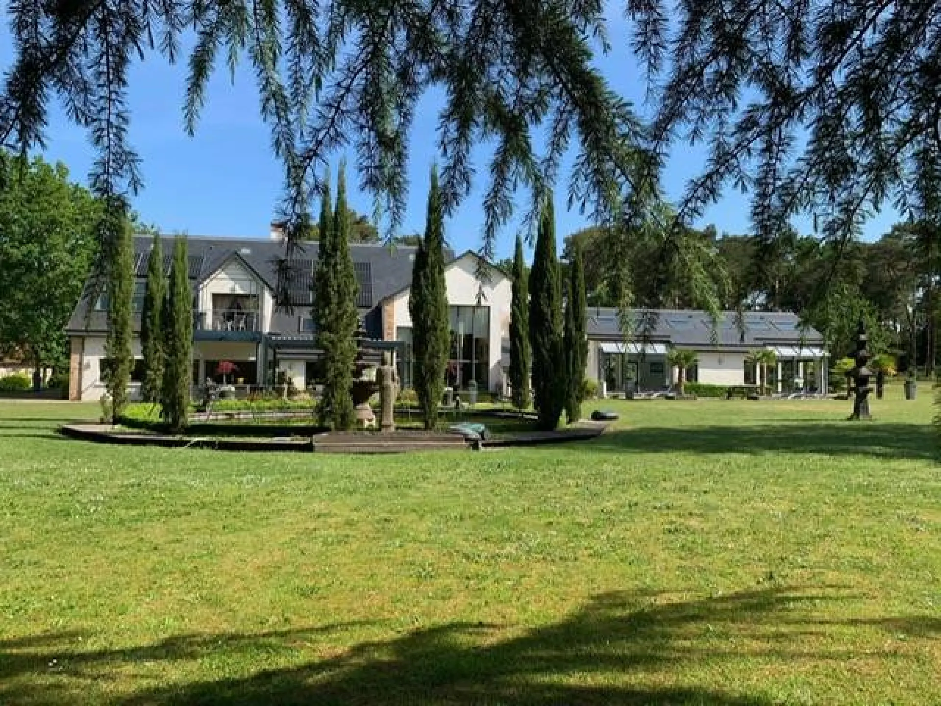 Magnifique manoir contemporain à saisir 620 m² habitable, 3 hectares de terrain sur la commune de ANNEVILLE AMBOURVILLE 76480