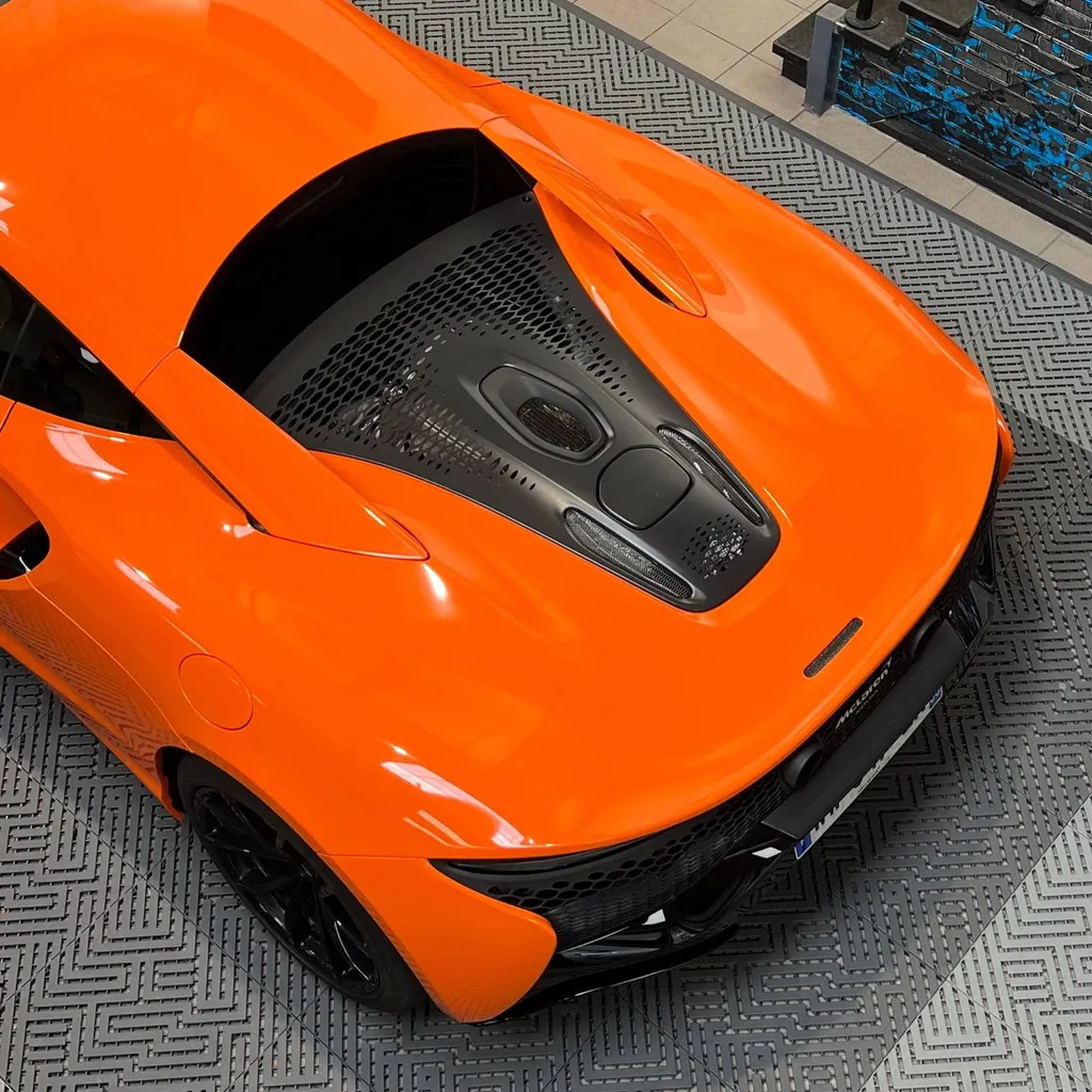 McLaren Artura Covering 