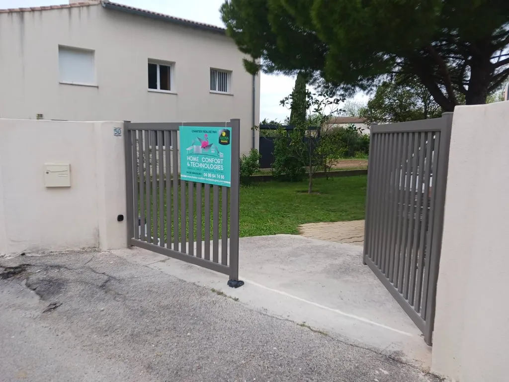 Installation d'un portail en aluminium sur mesure près de Nîmes sur la commune du Cailar