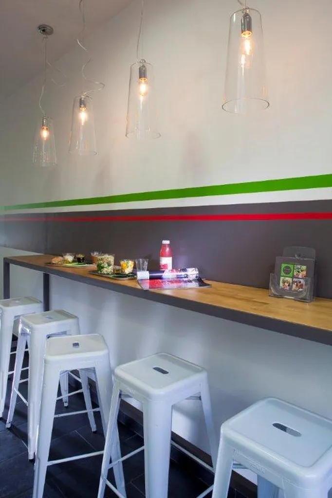 Manges debout- Aménagement du restaurant Fresh Food à Salon-de-Provence