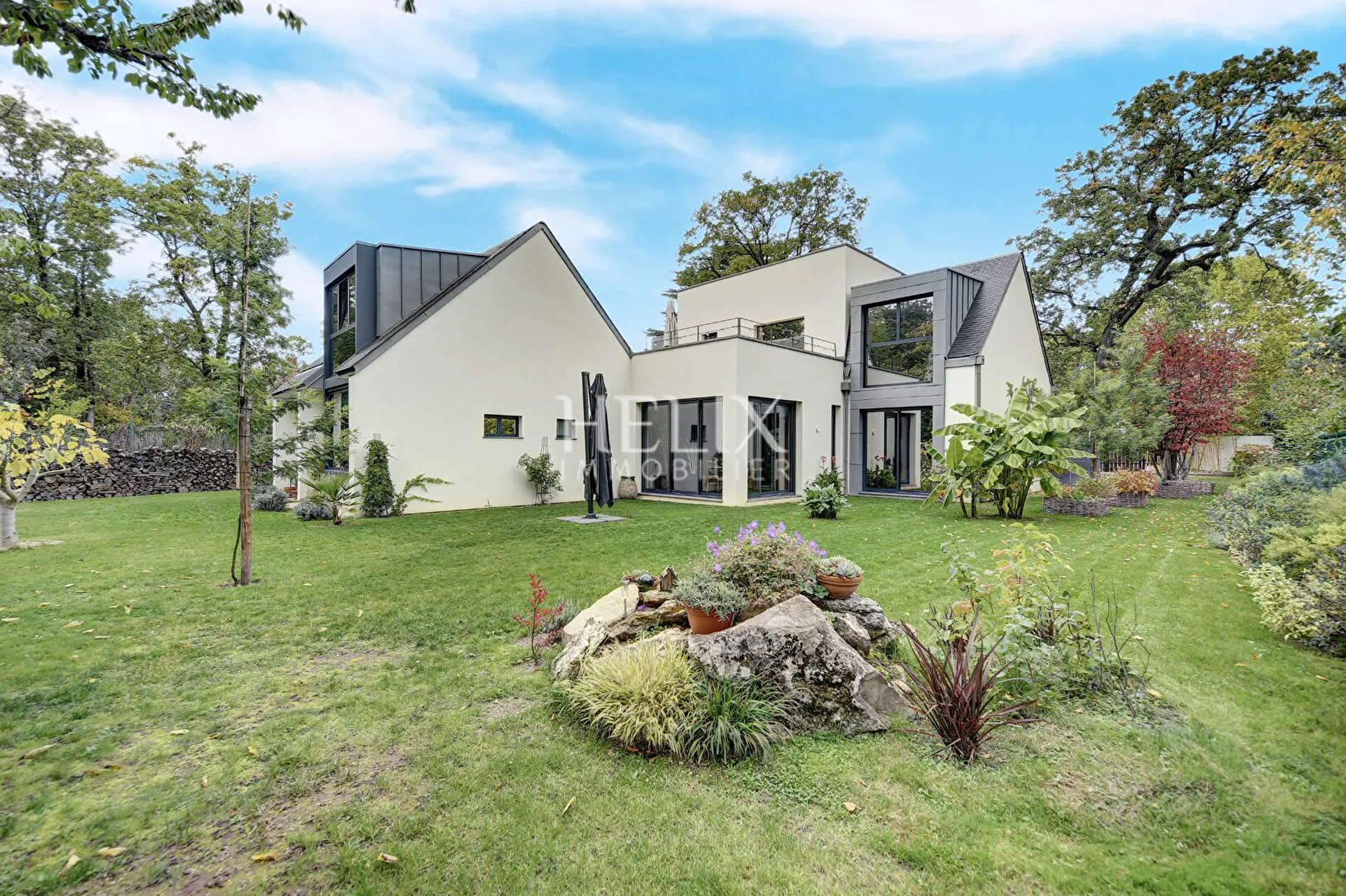 Maison Le Vésinet 10 pièces 261 M2 avec un beau parc paysager