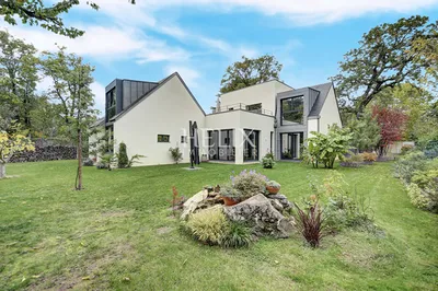 Maison Le Vésinet 10 pièces 261 M2 avec un beau parc paysager