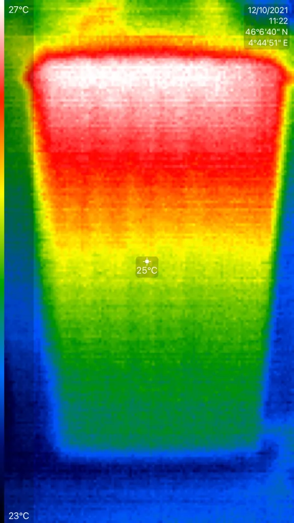 Radiateur partiellement froid visible en thermographie avant désembouage, révélant la présence de boues dans le réseau de chauffage