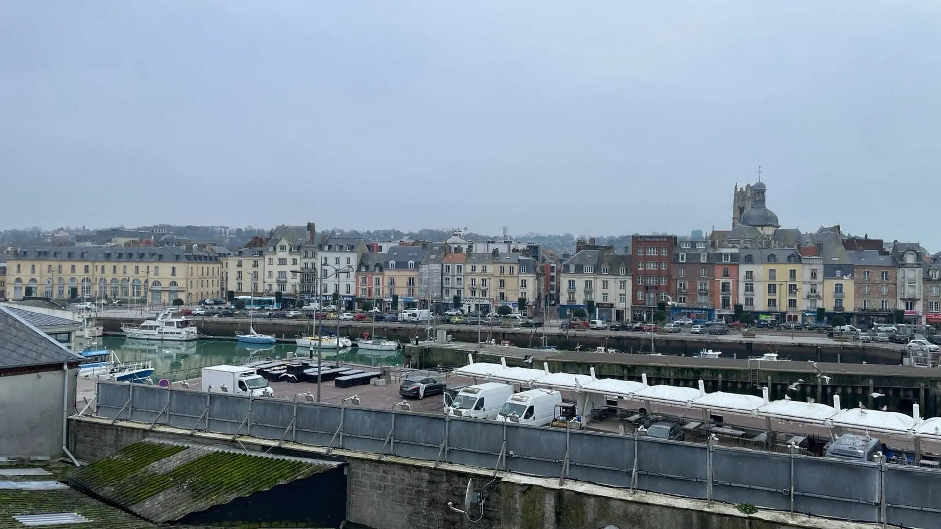 Appartement de type T2 vue port de 44,36m² à rénover, situé proche du centre-ville de Dieppe, 76