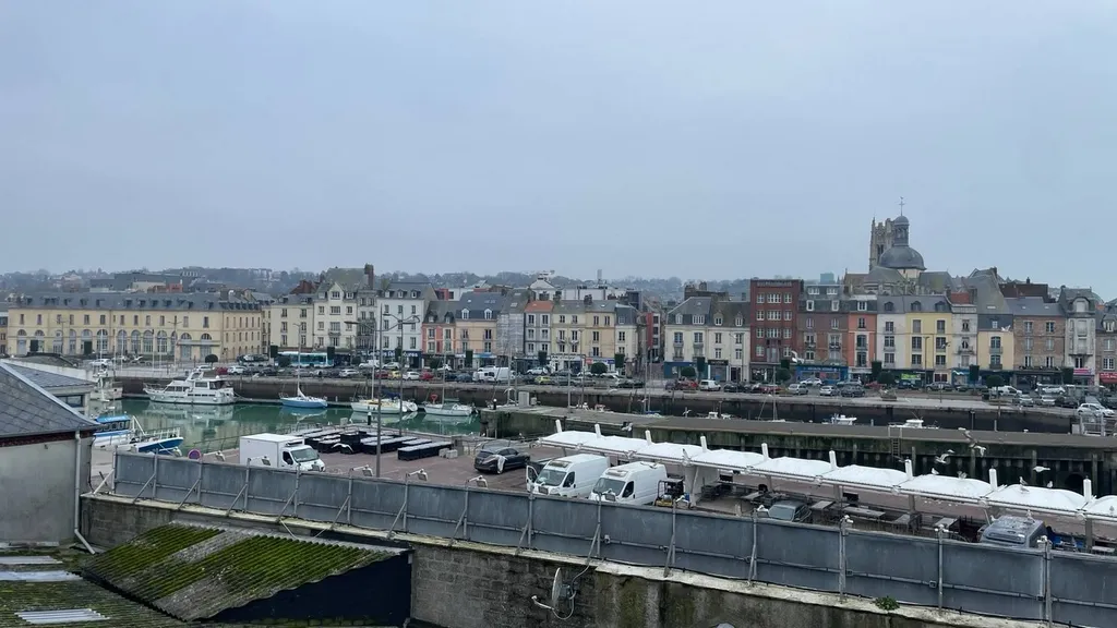 Appartement de type T2 vue port de 44,36m² à rénover, situé proche du centre-ville de Dieppe, 76