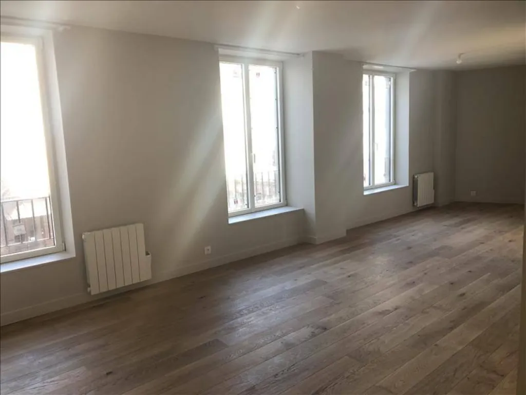 Situé au 1er étage