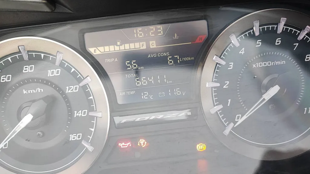 HONDA FORZA 350 TOP BOX DU 08/2021 AVEC 66400 KM.