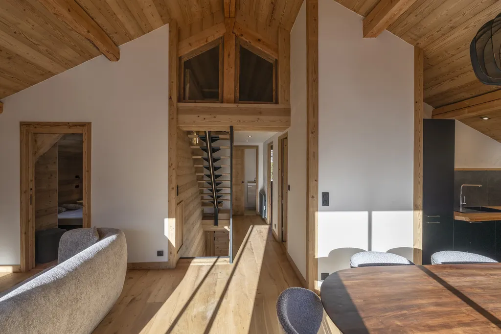 Appartement T3 + mezzanine à vendre dans chalet rénové à Pralognan-la-Vanoise – authenticité et confort moderne au cœur du village