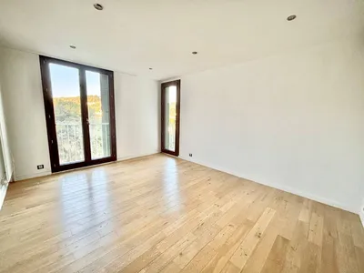 Vente appartement T4 Cassis  en dernier étage avec balcon vue dégagée dans résidence sécurisée