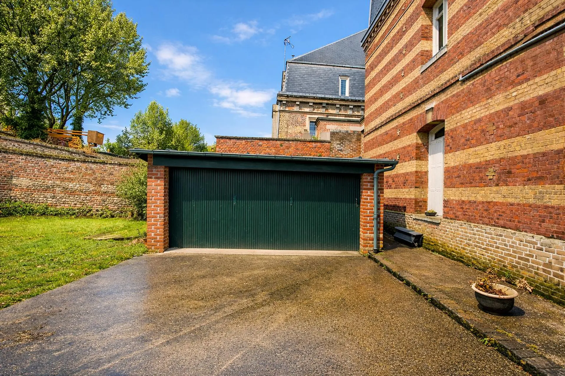 Appartement d’exception avec cour privative et garage – Centre-ville de Dieppe – Normandie – France