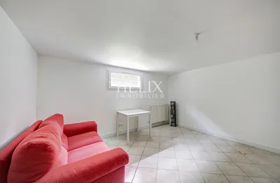 En exclusivité Maison à vendre proche du Lycée international de Saint -Germain-en-Laye, une belle maison de 5 chambres avec un intérieur moderne.