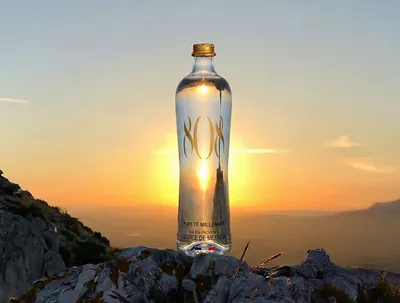 Rossi Boissons, Distributeur de l'eau minérale naturelle 808, une eau unique et pure au cœur de la Provence.