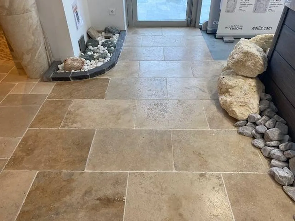 trouver  dallage travertin nuancé pour l'intérieur et l'extérieur pour sol et mur du coté de Libourne  