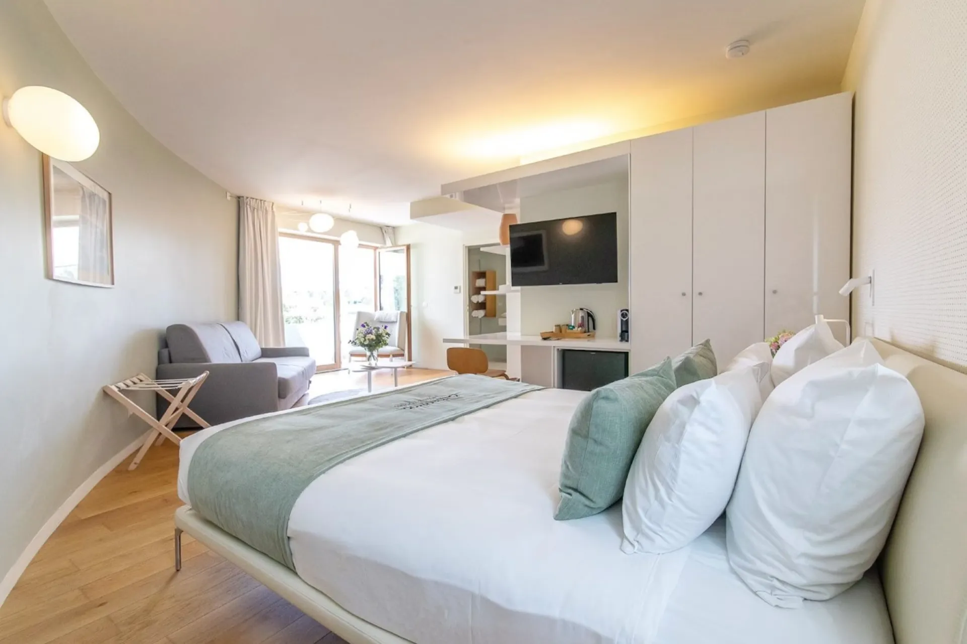 Suite Junior Terrasse – Hôtel à Aix-en-Provence avec terrasse privative  et vue sur la nature provençale